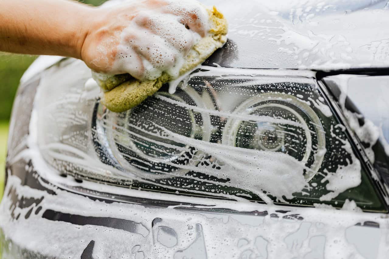 Slik vasker du bilen grundig og miljøvennlig
