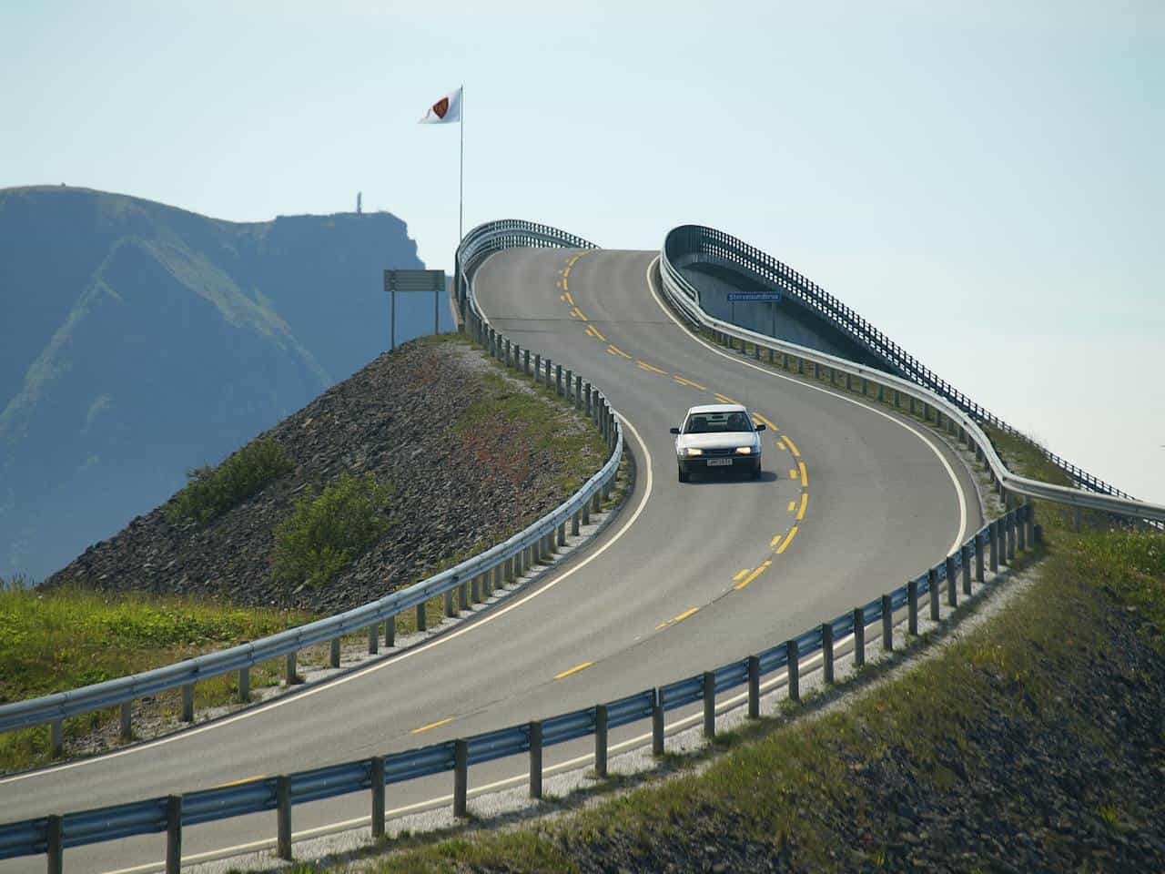 Oppdag de vakreste veiene i Norge med bil